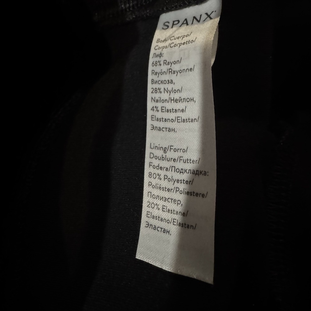 Spanx Crop Leggings Black Women's Size L Measures 30" x‎ 26" Stretch Slimming - Picture 5 of 6